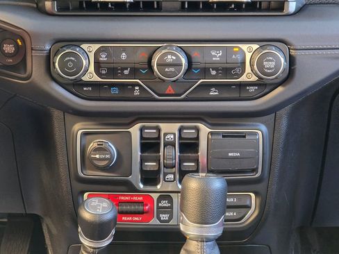 Used 2025 Jeep Wrangler Unlimited Rubicon 4xe w/ Convenience Group image 34