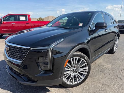 Used 2024 Cadillac XT4 Premium Luxury FWD image 2