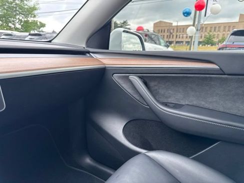 Used 2024 Tesla Model Y Performance AWD/4WD image 14