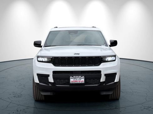 New 2025 Jeep Grand Cherokee L Altitude image 9