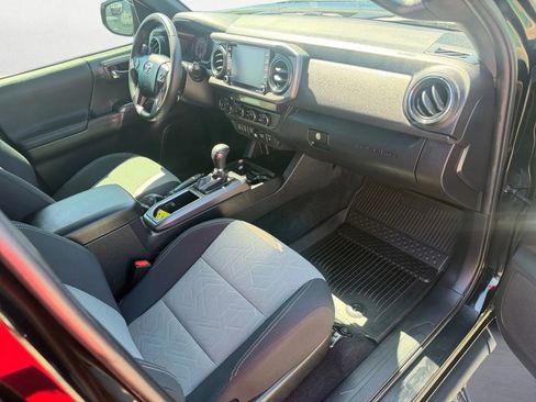 Used 2022 Toyota Tacoma TRD Sport w/ Technology Package image 23