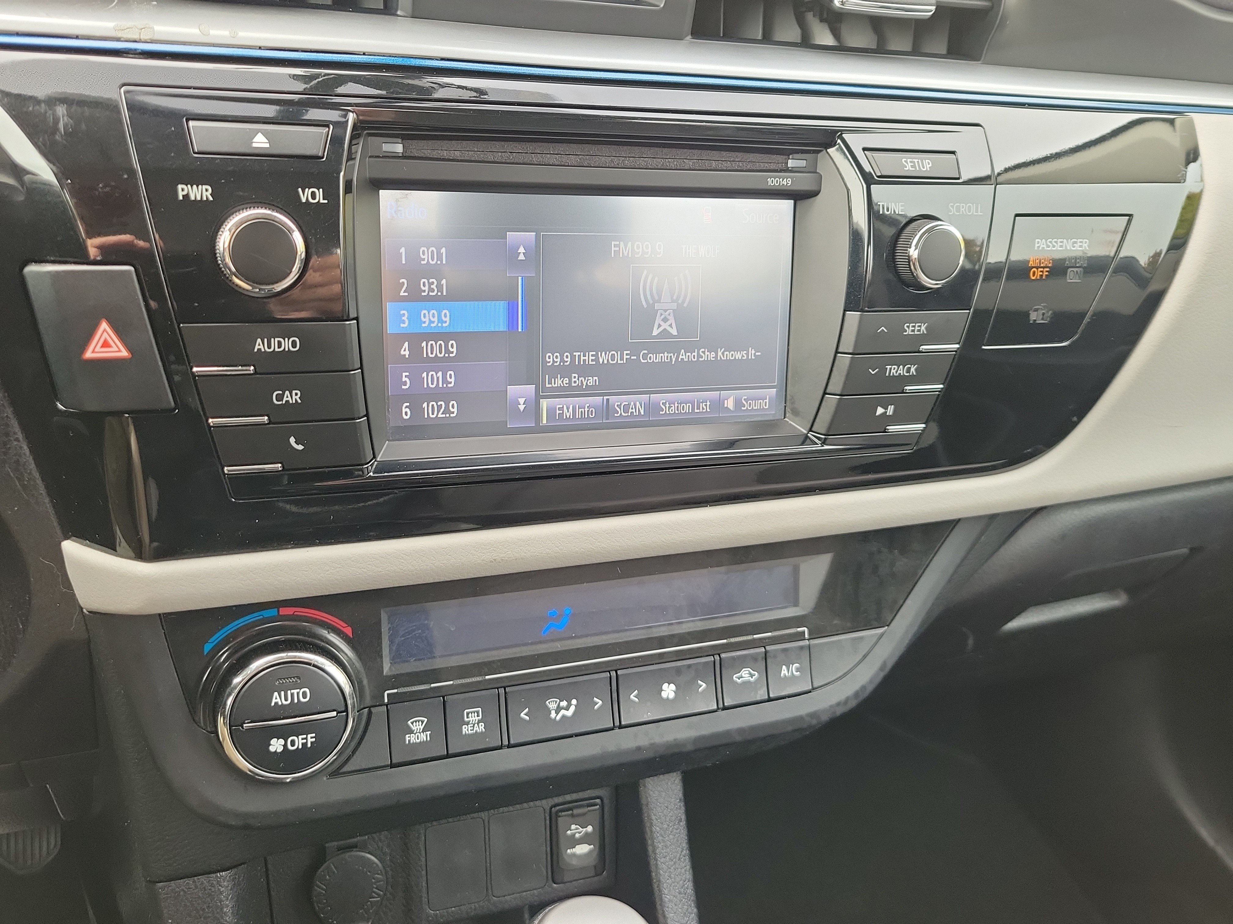 Used 2015 Toyota Corolla LE FWD image 25