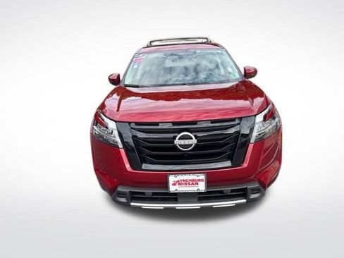 Used 2024 Nissan Pathfinder Platinum w/ Black Appearance Package image 9