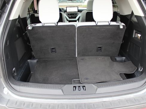 Used 2025 Ford Explorer Platinum w/ LUX Leather Package image 13