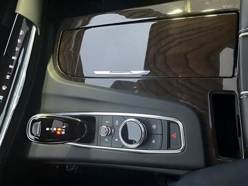 Certified 2022 Cadillac Escalade Premium Luxury Platinum image 17