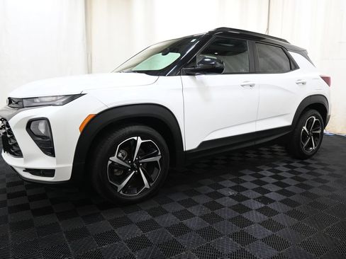 Used 2021 Chevrolet TrailBlazer RS w/ Sun and Liftgate Package FWD image 7