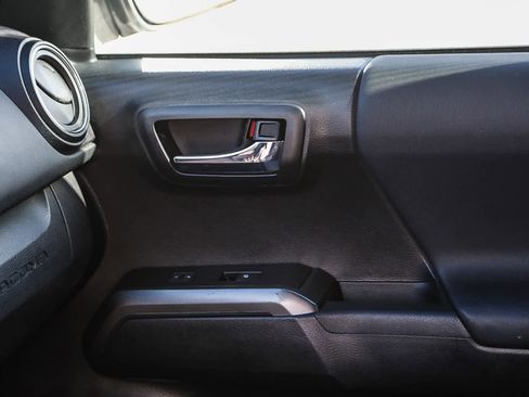 Certified 2020 Toyota Tacoma TRD Sport image 22