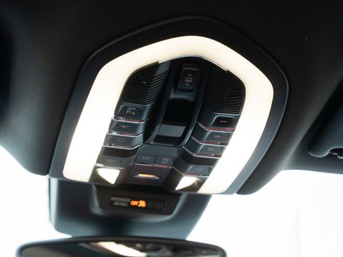 Used 2018 Porsche Macan image 19