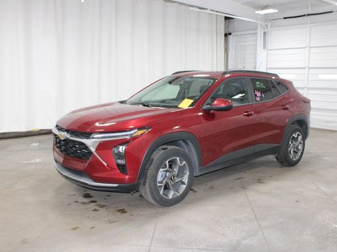 Used 2025 Chevrolet Trax LT image 4