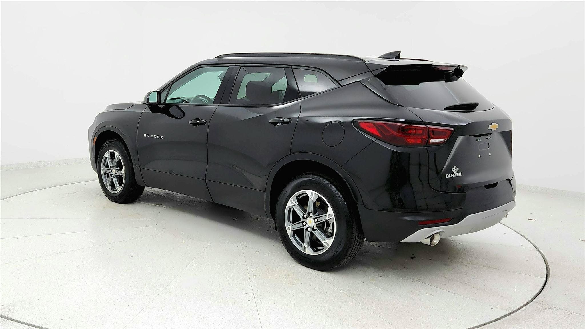 Used 2024 Chevrolet Blazer LT w/ Convenience Package FWD image 3