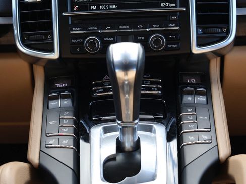 Used 2015 Porsche Cayenne S image 20