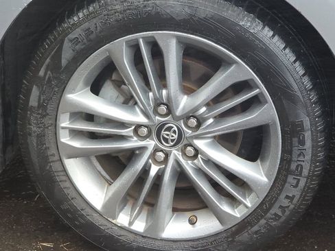 Used 2017 Toyota Camry SE w/ Moonroof Package image 24