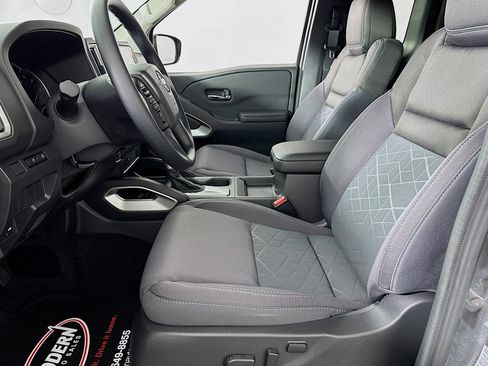 Used 2025 Nissan Frontier SV image 19