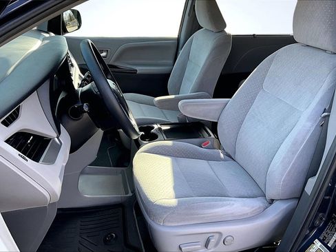 Used 2019 Toyota Sienna LE image 21