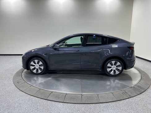 Used 2021 Tesla Model Y Long Range image 8