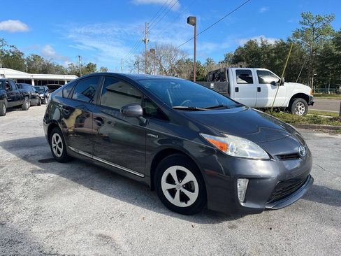 Used 2014 Toyota Prius Two FWD image 4