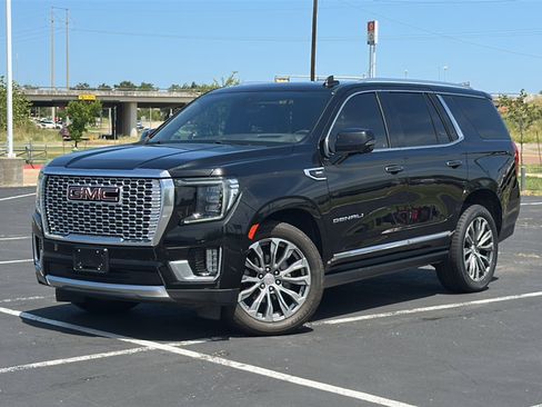 Used 2021 GMC Yukon Denali w/ Denali Premium Package image 2
