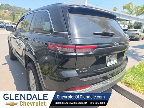 Used 2023 Jeep Grand Cherokee Laredo AWD/4WD image 3