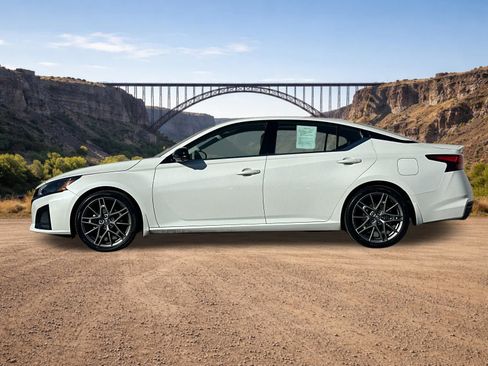 Used 2023 Nissan Altima 2.0 SR FWD image 6