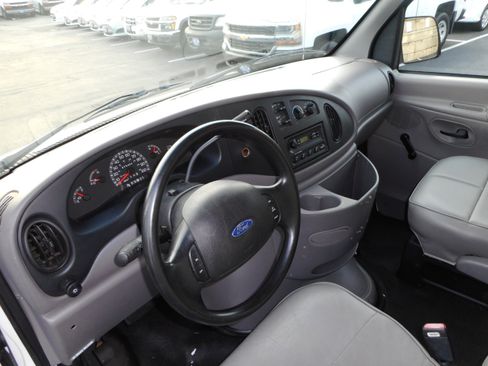 Used 1999 Ford E-350 and Econoline 350 Club Wagon image 15