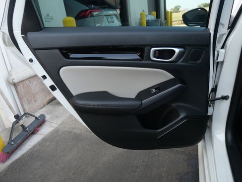 Used 2024 Honda Civic Touring image 9