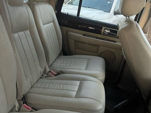 Used 2003 Lincoln Navigator Premium image 6