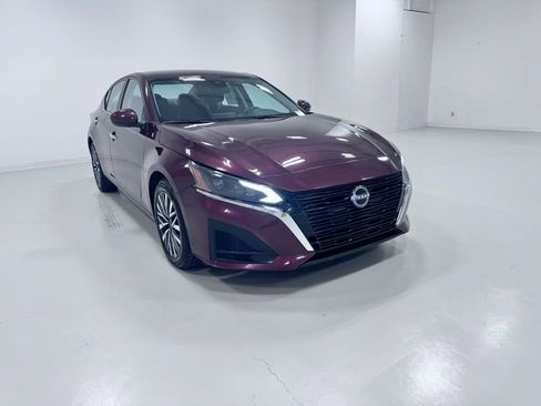 Used 2023 Nissan Altima 2.5 SV image 5