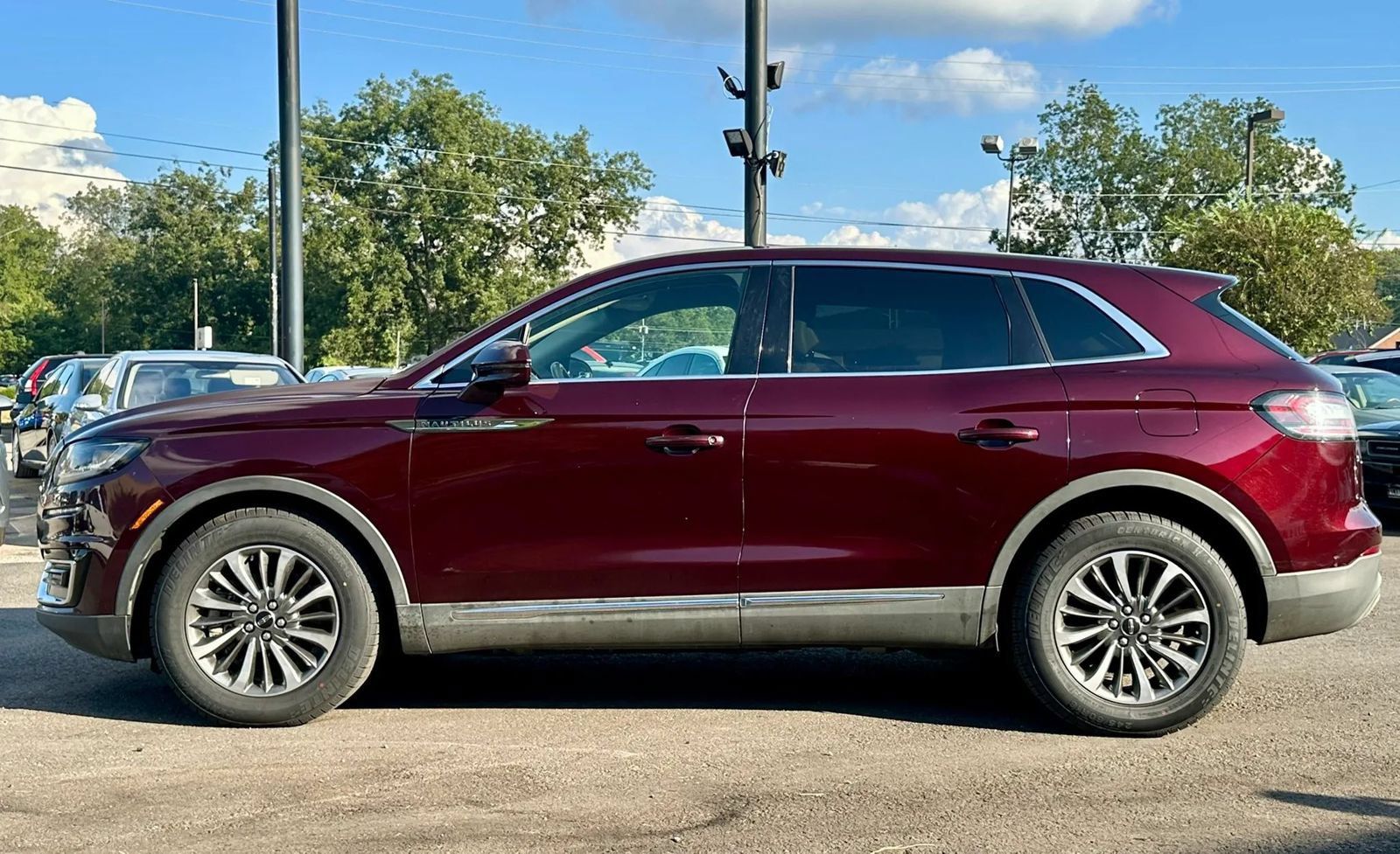 Used 2019 Lincoln Nautilus Select AWD/4WD image 3