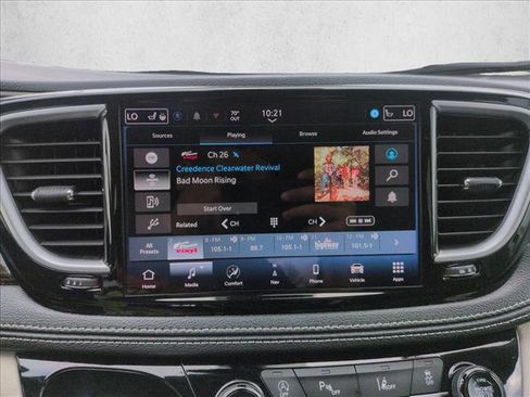 Used 2024 Chrysler Pacifica Limited image 13