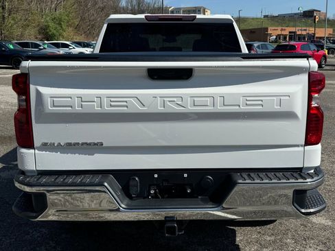 Used 2022 Chevrolet Silverado 1500 LT AWD/4WD image 6