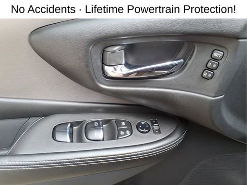 Used 2024 Nissan Murano SL FWD image 11