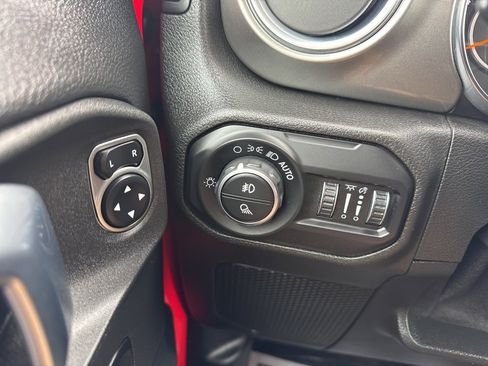 Used 2020 Jeep Gladiator Overland image 10