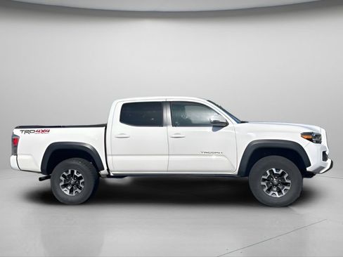 Used 2021 Toyota Tacoma TRD Off-Road w/ Technology Package AWD/4WD image 3