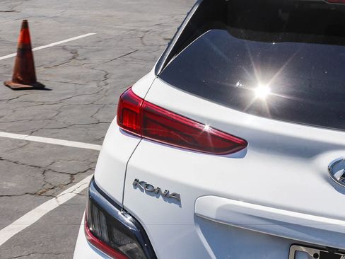 Certified 2023 Hyundai Kona Limited FWD image 8