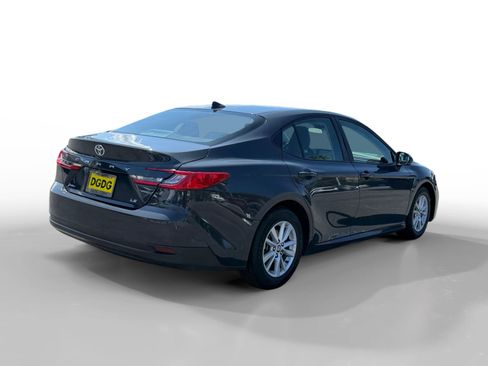 Used 2025 Toyota Camry LE FWD image 5