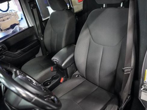 Used 2018 Jeep Wrangler Unlimited Sport S AWD/4WD image 4