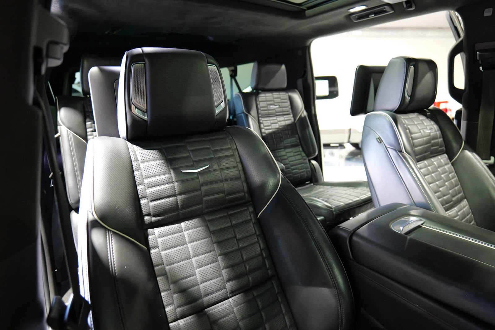Used 2021 Cadillac Escalade ESV Premium Luxury Platinum AWD/4WD image 23