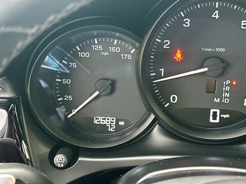 Used 2024 Porsche Macan Base image 12