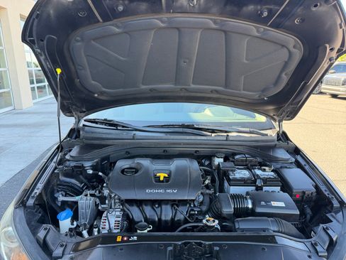 Used 2017 Hyundai Elantra SE image 22