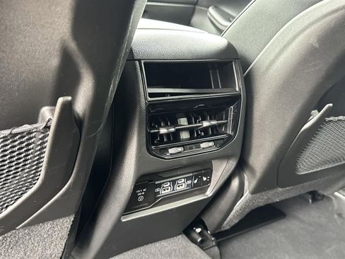 Used 2024 Jeep Grand Cherokee Limited image 27