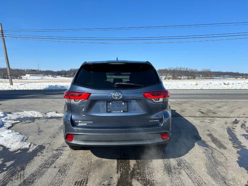Used 2017 Toyota Highlander AWD V6 image 10