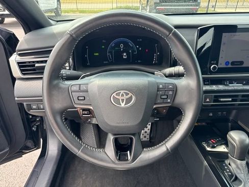 Used 2025 Toyota Camry SE FWD image 12