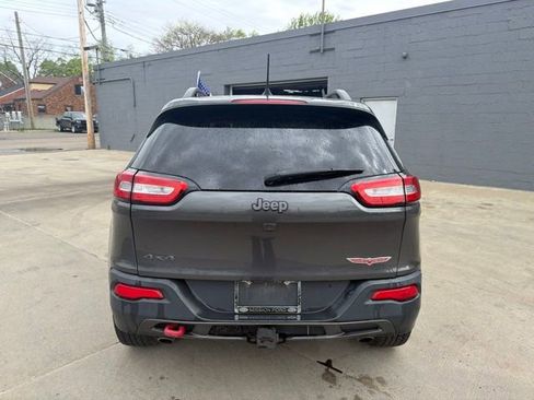 Used 2017 Jeep Cherokee Trailhawk w/ Cold Weather Group AWD/4WD image 6