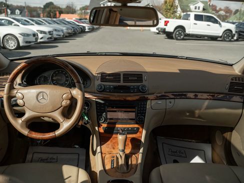 Used 2009 Mercedes-Benz E 350 4MATIC Wagon image 15
