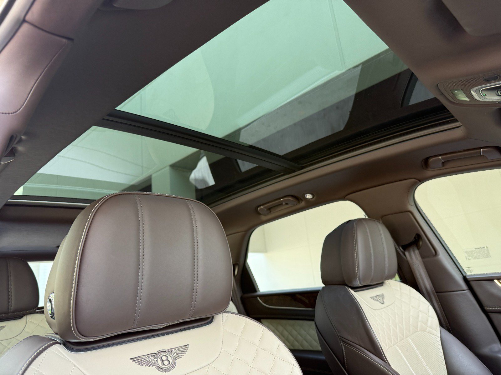Used 2019 Bentley Bentayga AWD/4WD image 33