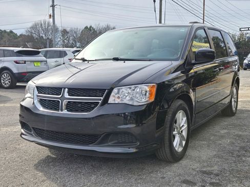 Used 2016 Dodge Grand Caravan SXT image 2