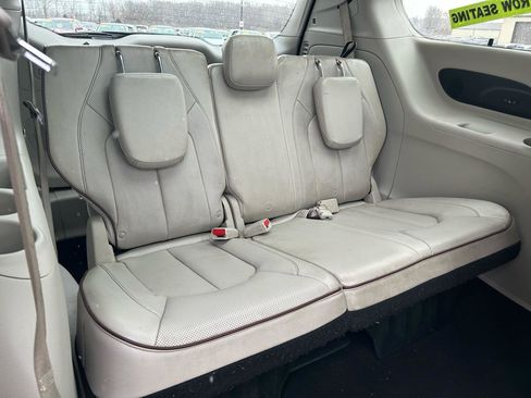 Used 2020 Chrysler Pacifica Limited image 12