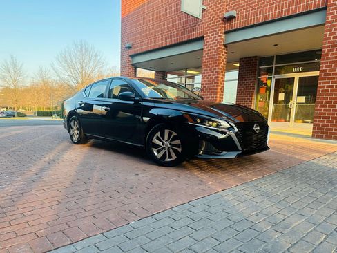 Used 2024 Nissan Altima 2.5 S image 1