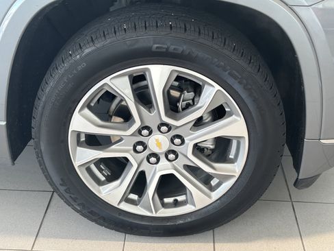 Used 2020 Chevrolet Traverse Premier FWD image 9
