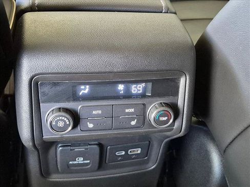 Used 2023 GMC Acadia Denali w/ Denali Ultimate Package FWD image 18